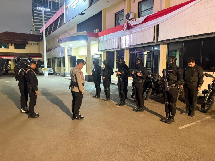 Brimob Polda Metro Jaya Perkuat Keamanan Malam di Sejumlah Titik Jakarta Barat