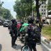 Brimob Polda Metro Jaya Patroli Cipta Kondisi, Bantu Pengemudi Ojol Kecelakaan di Kebun Sirih