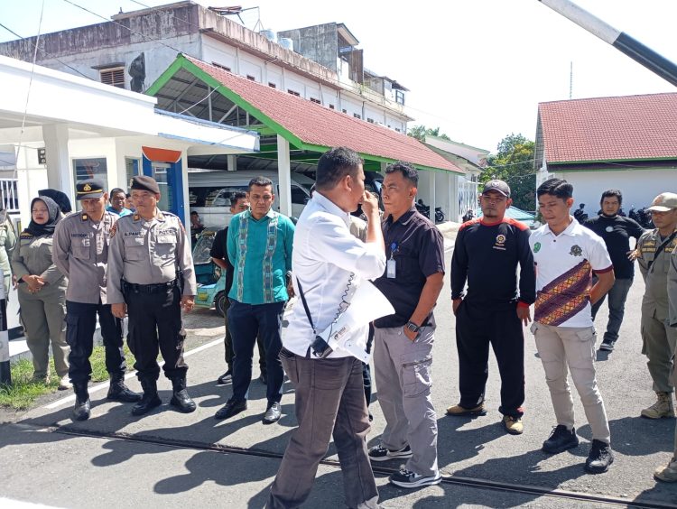 Unras di Pemko dan DPRD Padangsidimpuan Massa Aksi Desak Buka Realisasi APBD 2025