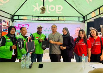 Dari Polisi untuk Masyarakat, AKP Fadlun Al Fitri dan Istri Berbagi Kacamata Resep kepada Pengemudi Gojek
