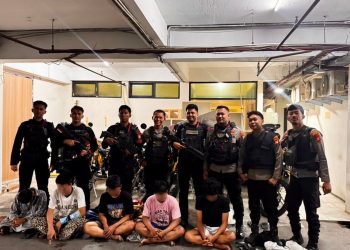 Brimob Polda Metro Jaya Amankan 5 Pemuda dan 3 Sajam Diduga Hendak Tawuran di Jaktim