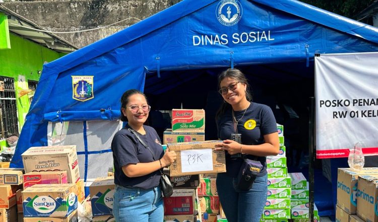 Solidaritas Pemuda Kalbar, FPKB dan Komunitas Bantu Warga Terdampak Kebakaran di Jakpus