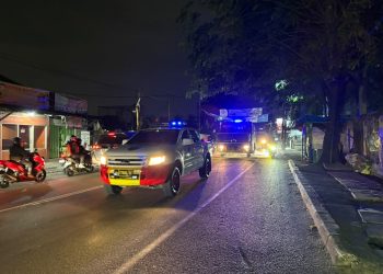 Batalyon C Pelopor Brimob Metro Jaya Semprot Jalan Antisipasi Abu Anak Krakatau di Ciputat-Pamulang, Tangerang