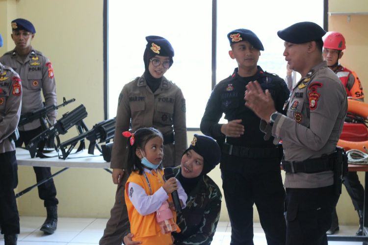 Batalyon D Pelopor Kenalkan Profesi Brimob kepada Siswa TK Kemala Bhayangkari 08 Cikarang
