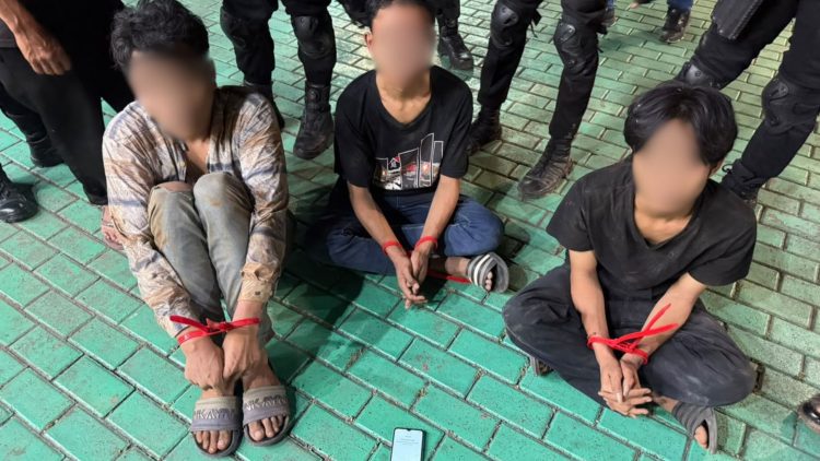 Patroli Brimob Amankan 3 Terduga Pelaku Perampasan di Tomang