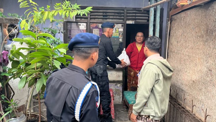 Brimob Polda Metro Jaya Peduli Tulus Berbagi, Tebar Kebaikan Salurkan Bansos untuk Warga Tangerang