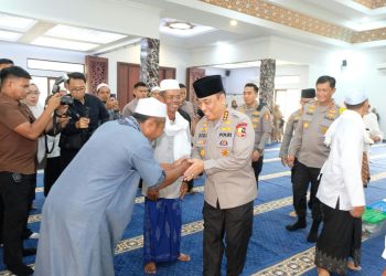Di Tengah Penanganan Karhutla, Wakapolri Dedi Prasetyo Sempatkan Berbagi di Masjid Natabel Jannah