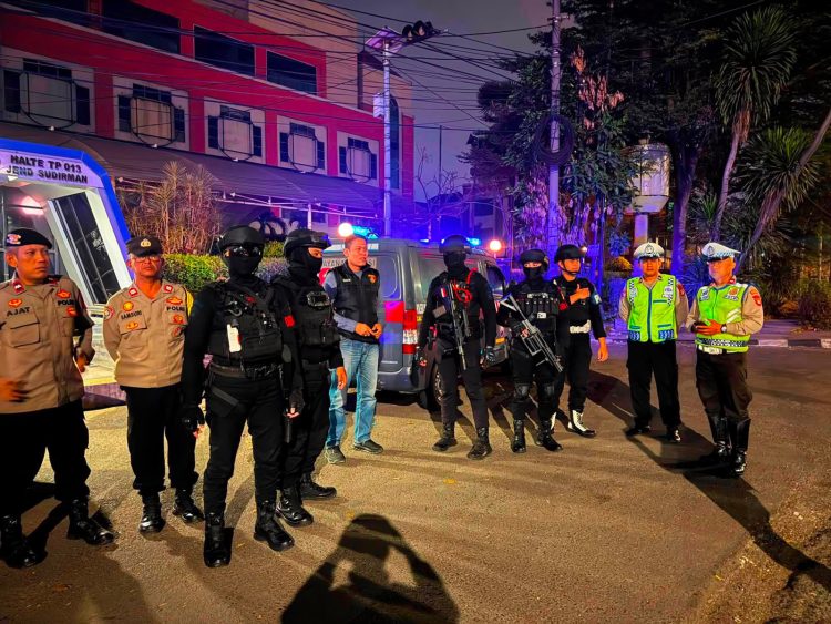 Brimob dan Polsek Bekasi Barat Gelar Patroli Gabungan, Antisipasi Tawuran hingga Kejahatan Jalanan