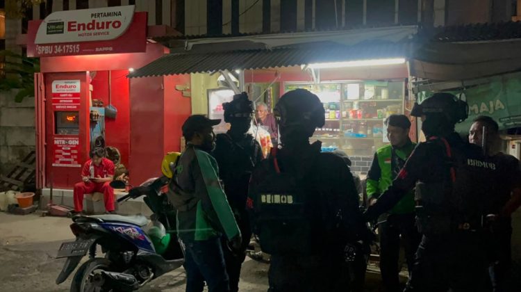 Brimob Polda Metro Jaya Cegah Gangguan Kamtibmas, Sisir Sejumlah Jalan di Bekasi