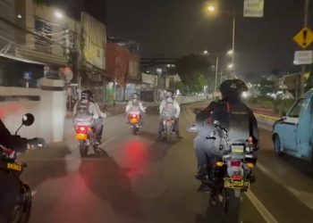 Brimob Polda Metro Jaya Amankan 2 Terduga Begal di Jaktim, Pisau hingga 5 HP Disita