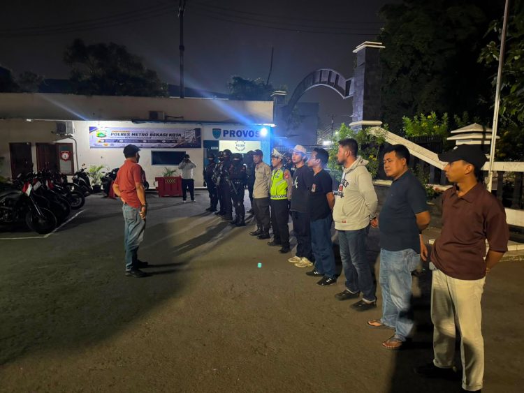 Patmob Brimob Medan Satria Gelar Patroli Rayonisasi, Antisipasi Tawuran hingga Kejahatan Jalanan di Bekasi Kota