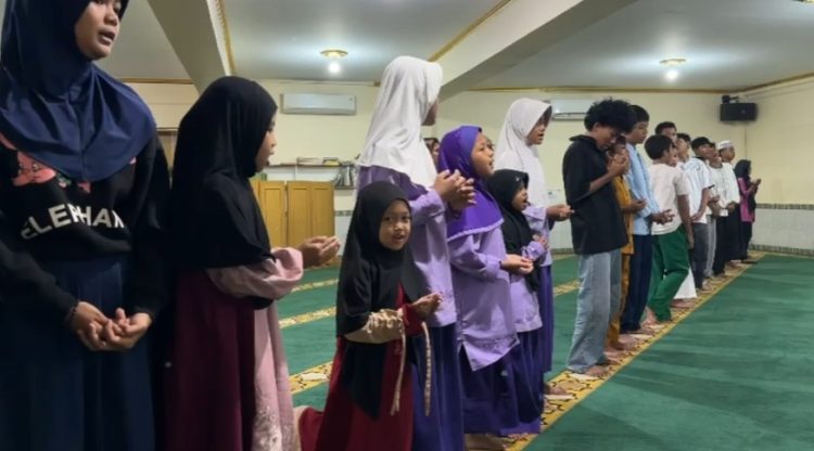 Brimob Metro Jaya Gelar Doa Bersama dan Santunan Anak Yatim