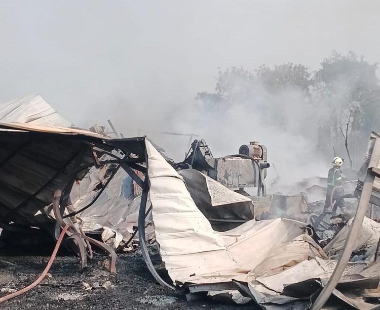 Gudang Biji Plastik di Cikarang Terbakar, 6 Armada Damkar Dikerahkan