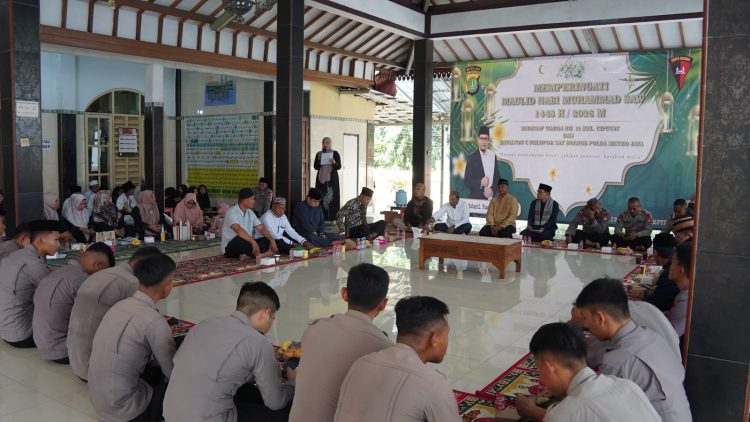 Brimob Polda Metro Jaya Tanamkan Keteladanan Rasulullah dalam Maulid Nabi di Tangsel
