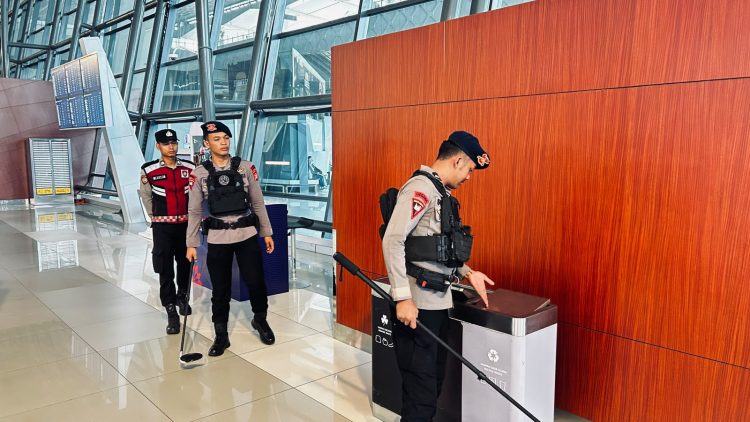 Brimob Polda Metro Jaya Sterilisasi Terminal 3 Soetta Jelang Kedatangan AFC