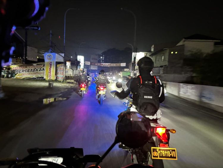 Brimob Polda Metro Jaya Patroli Malam Cegah Tawuran di Tangerang Selatan