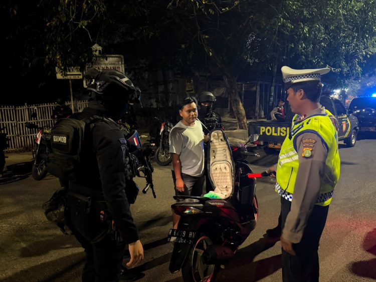Patroli Brimob Yon D Pelopor Sasar Sejumlah Titik Rawan di Bekasi Kota