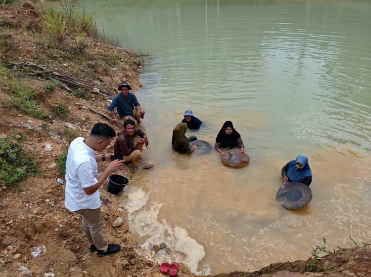 Di Balik Penutupan Tambang Pulo Padang Ada Dapur yang Harus Tetap Menyala dan Anak yang Harus Tetap Sekolah
