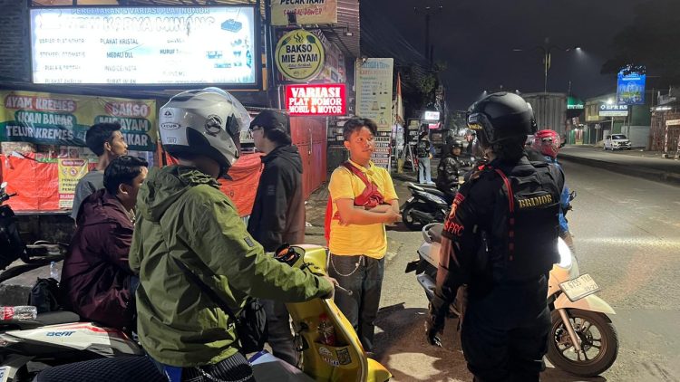Brimob Meto Jaya Patroli Semalaman , Cegah Tawuran dan Balap Liar di Bekasi