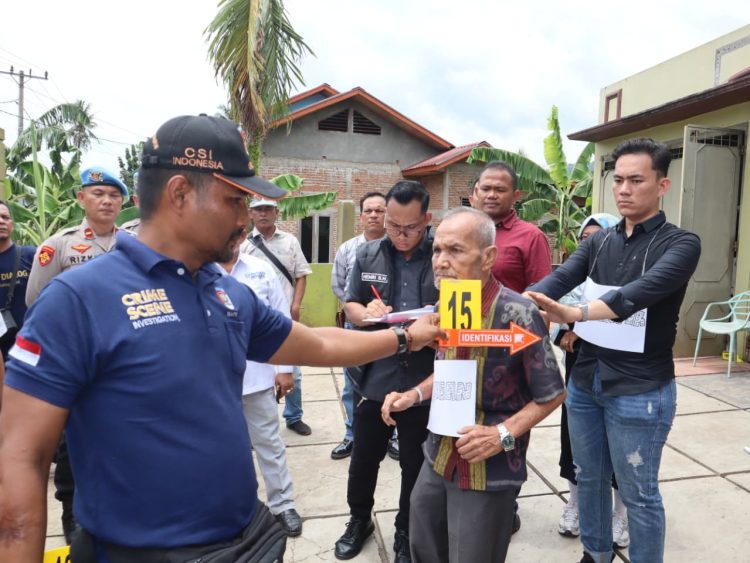Polres Padangsidimpuan Gelar Prarekonstruksi Penganiayaan Kakek 80 Tahun