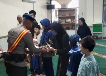 Brimob Polda Metro Jaya Santuni 23 Anak Yatim, Gelar Doa Bersama dan Jumat Berkah