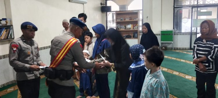 Brimob Polda Metro Jaya Santuni 23 Anak Yatim, Gelar Doa Bersama dan Jumat Berkah