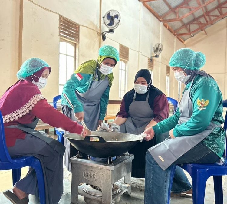 Masyarakat Salor Dapat Pelatihan Budidaya Lele dan Pemanfaatan Maggot dari TEP 15 IPB