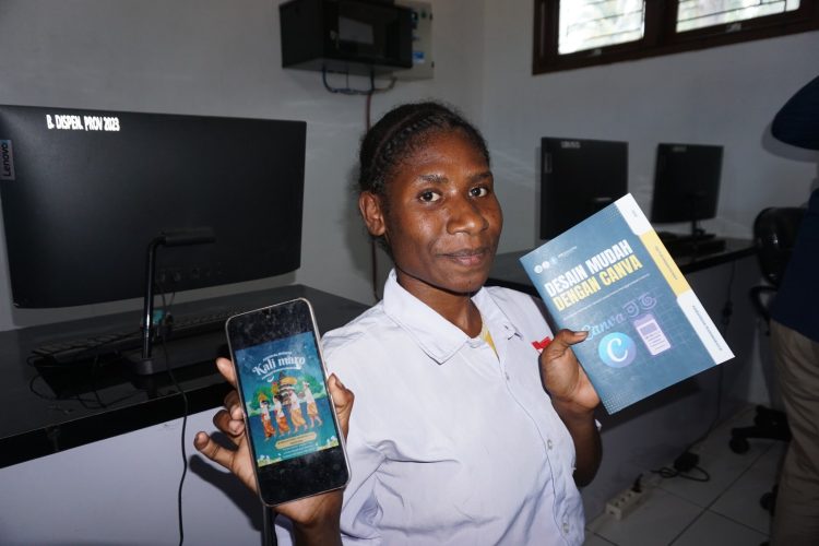Siswa SMAN Plus Urumb Belajar Promosikan Produk Papua dengan Canva dan AI