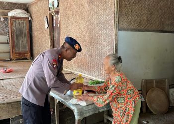 Brimob Metro Jaya Peduli, Paket Sembako Disalurkan ke Warga Hegarmukti