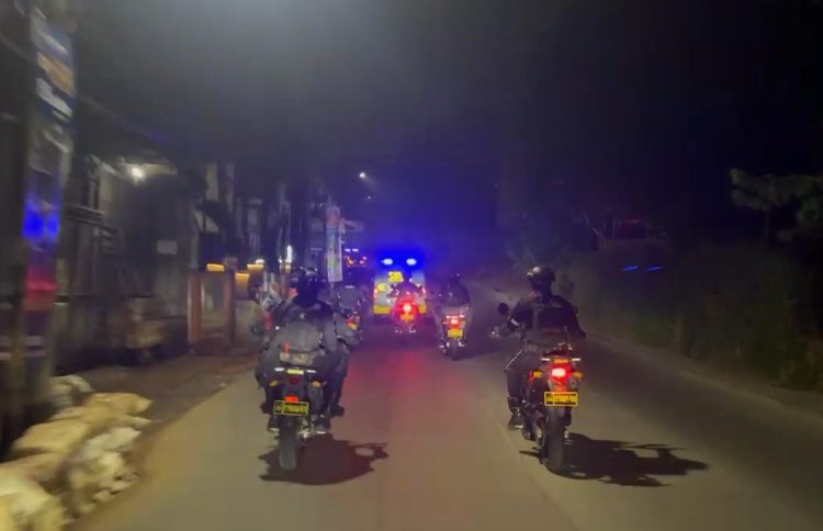 Brimob Metro Jaya Patroli Malam Cegah Kejahatan di Tangsel