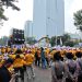Brimob Polda Metro Jaya Kawal Pelayanan Aksi Unjuk Rasa Petani Tebu di Kemenko Pangan