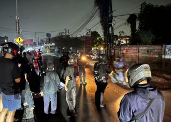 Brimob Polda Metro Jaya Sigap Bantu Penanganan Kecelakaan di Cikarang