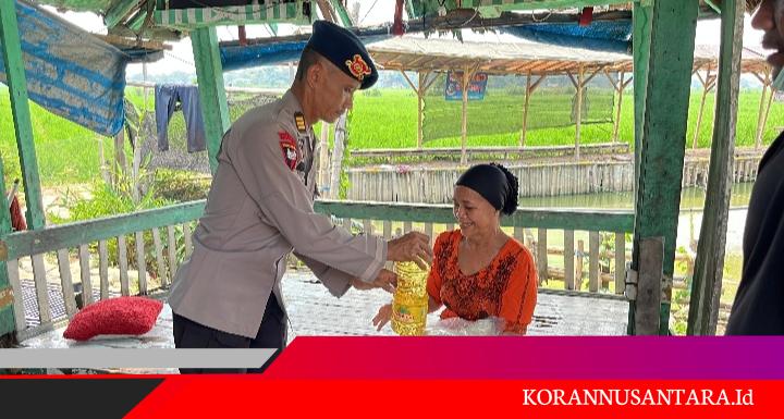 Batalyon D Pelopor Gelar Bakti Sosial, Salurkan Paket Sembako kepada Warga Tegalmulya
