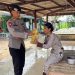 Brimob Polda Metro Jaya Bagikan Sembako untuk Warga Kampung Tegalmulya