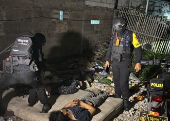 Brimob Bubarkan Tawuran di Jakut, 3 Pemuda Diamankan Bawa 2 Celurit