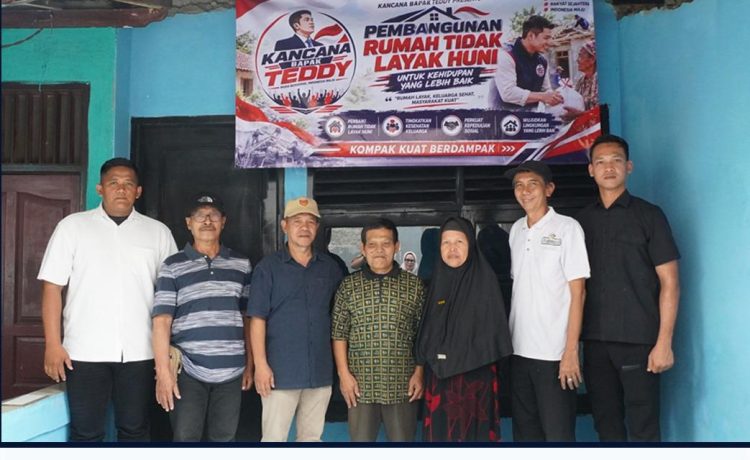 Puluhan Tahun Tinggal di Rumah Bocor, Idris Supono Terima Bantuan Renovasi dari Kancana Bapak Teddy