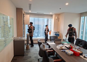 Brimob Polda Metro Jaya Sterilisasi Kantor FIFA di Senayan