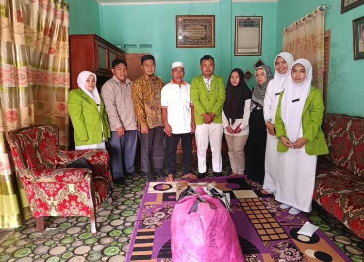 Universitas Aufa Royhan Salurkan Bantuan kepada Mahasiswi Korban Kebakaran