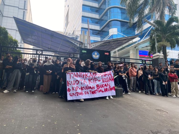 Mahasiswa Demo di Kemendiktisaintek, Desak Usut Dugaan Mafia Kuota KIP-Kuliah