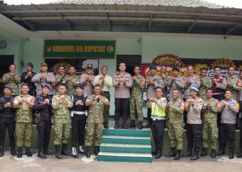 Brimob Metro Jaya Sambangi Koramil 05 Ciputat di HUT ke-81 TNI
