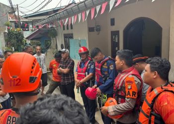 Brimob Polda Metro Jaya Kerahkan Tim SAR Susuri Ciliwung hingga Petang Cari Korban Tenggelam