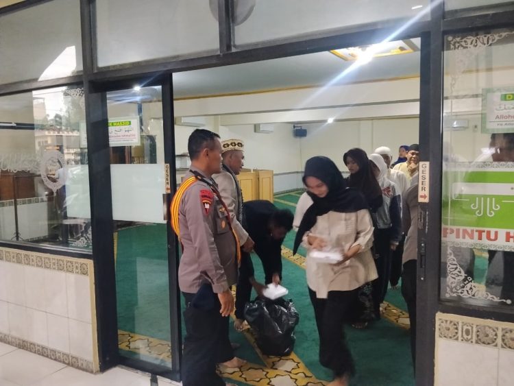 Brimob Polda Metro Jaya Gelar Doa Bersama dan Santunan Anak Yatim