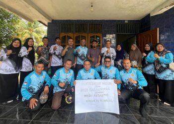 Wujud Solidaritas PGRI Labusel Salurkan Bantuan Rp60 Juta kepada Anggota Korban Kebakaran