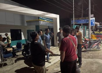 Kecewa Pemadaman Listrik Berhari-hari, Puluhan Warga Geruduk Kantor ULP PLN Tanjunguban