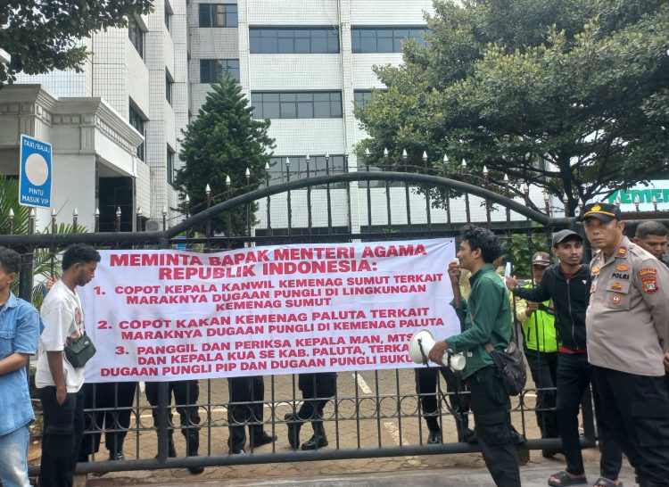 Aksi Jilid III GMPET-SU Desak Menteri Agama Copot Kakan Kemenag Paluta dan Kakanwil Sumut
