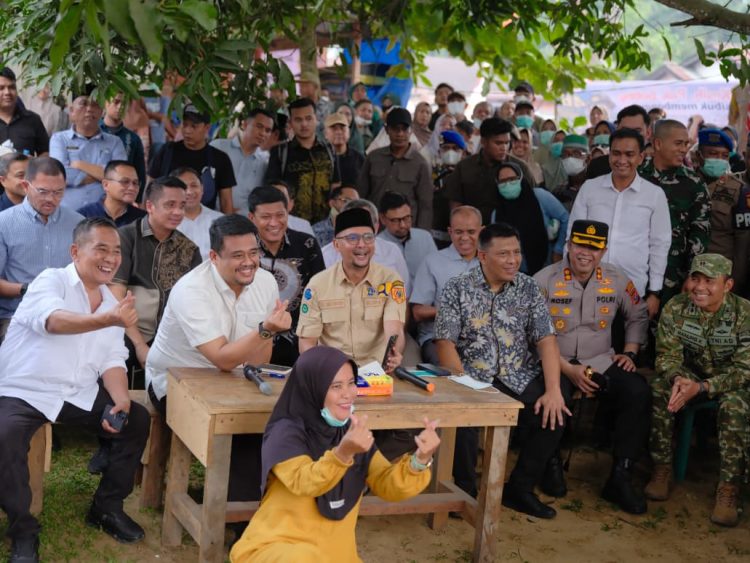 Bupati Fery Bersama Bobby Nasution Tinjau Jalan Rintis–Ulumahuam