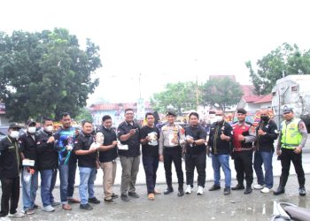 Peduli Dampak Kabut Asap Karhutla Ritonga Bikers Community Bagikan Masker kepada Masyarakat