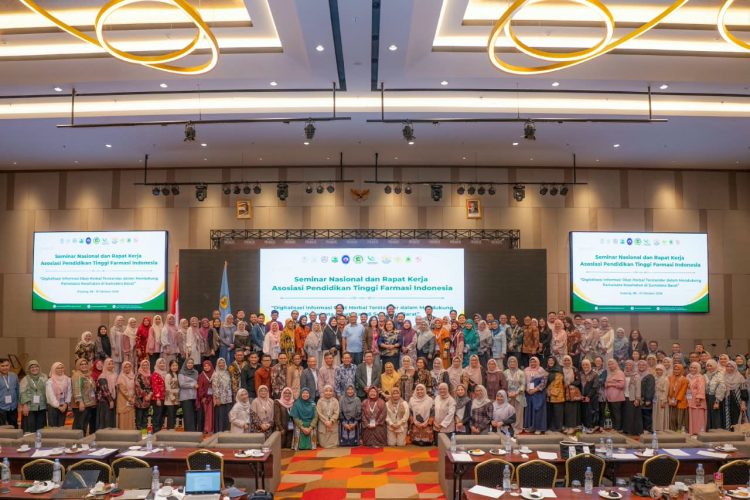 Universitas Aufa Royhan Ikuti Seminar Nasional dan Rapat Kerja Asosiasi Pendidikan Tinggi Farmasi Indonesia di Padang