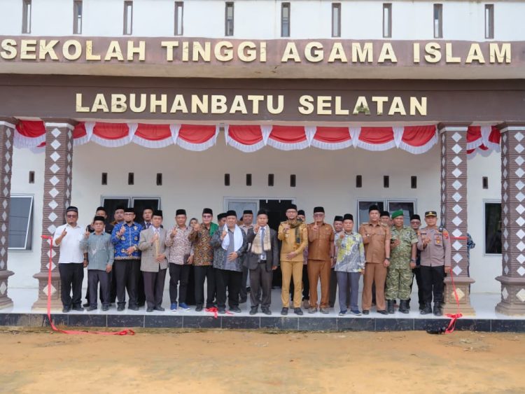 Resmikan STAI Darul Husna, Bupati Fery Dorong Pendidikan Berkualitas dan Kepedulian Sosial