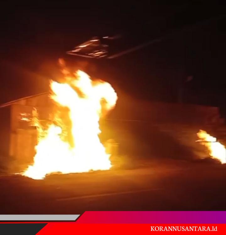 Mobil L300 Angkut 2 Ton BBM Terbakar di Padangsidimpuan Rumah dan Dua Kios Ikut Dilalap Api